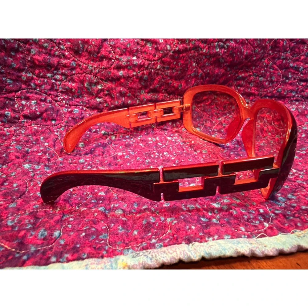 Y2K Retro Oversized Square Sunglasses Two Tone Red Chain Link 8208 Office Siren